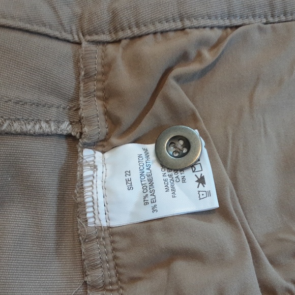 Penningtons Crop Length Pants, Beige, size 22, NWT - Picture 5 of 6